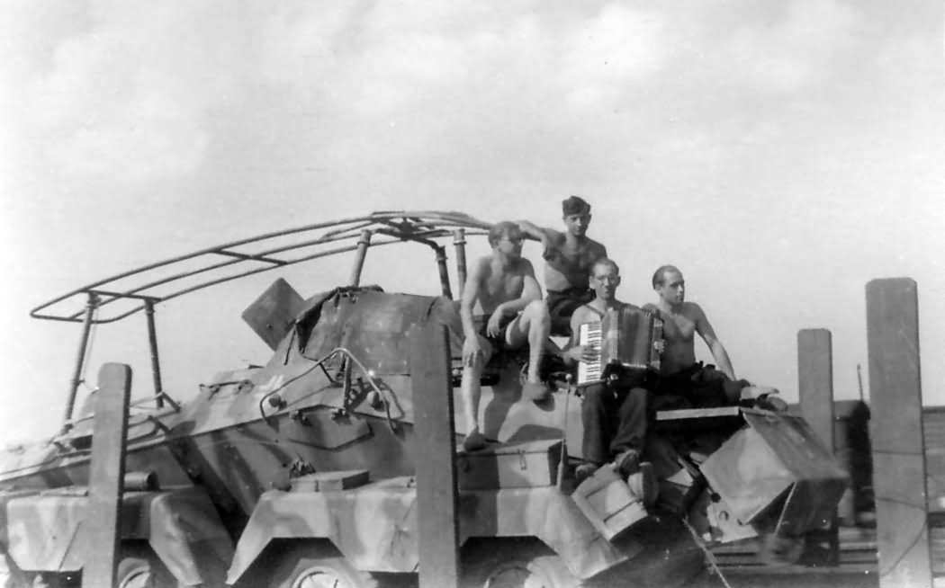 Sdkfz 232 car and crew