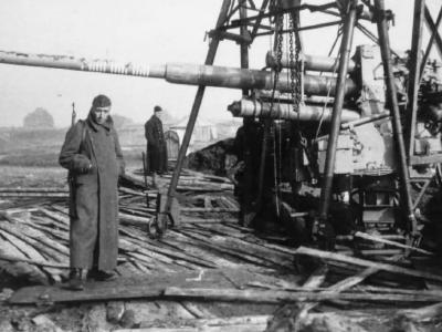 Flak 105 with killrings painted around the barrel Remagen 1945 1