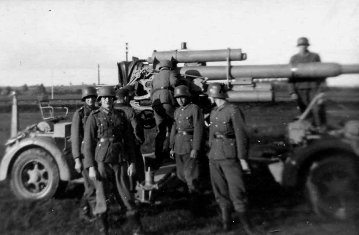 8,8 cm Flak 36 crew