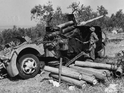 Flak 88 mm gun with ammo in Italy 1944