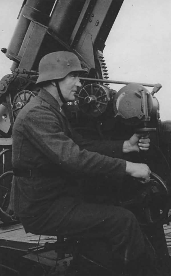 Flak 88mm gun and soldier