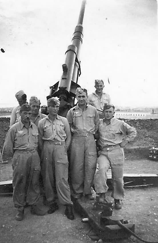 Luftwaffe Crew Posed By 8.8cm Flak Gun Saloniki Greece 1943