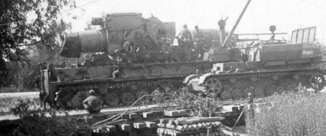 60 cm Karl Gerat and Munitionsschlepper Pz.Kpfw. IV Ausf F