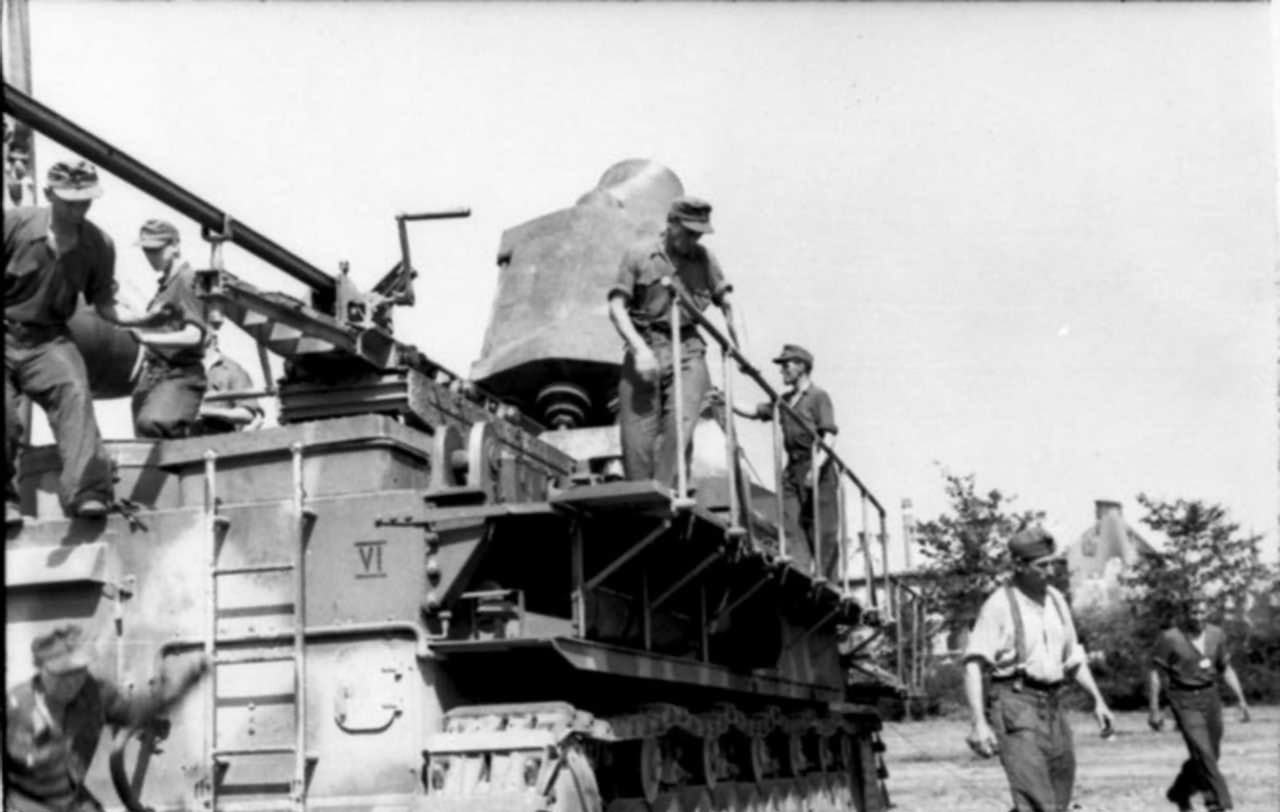 Heavy mortar Karl Gerat VI Ziu Warsaw Uprising 1944 crew