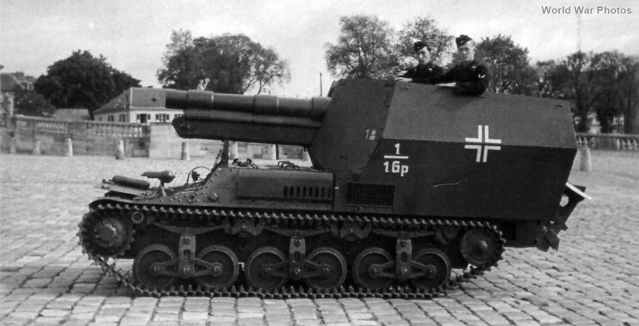 15 cm sFH 13/1 (Sf) of the Gepanzerte Artillerie-Regiment