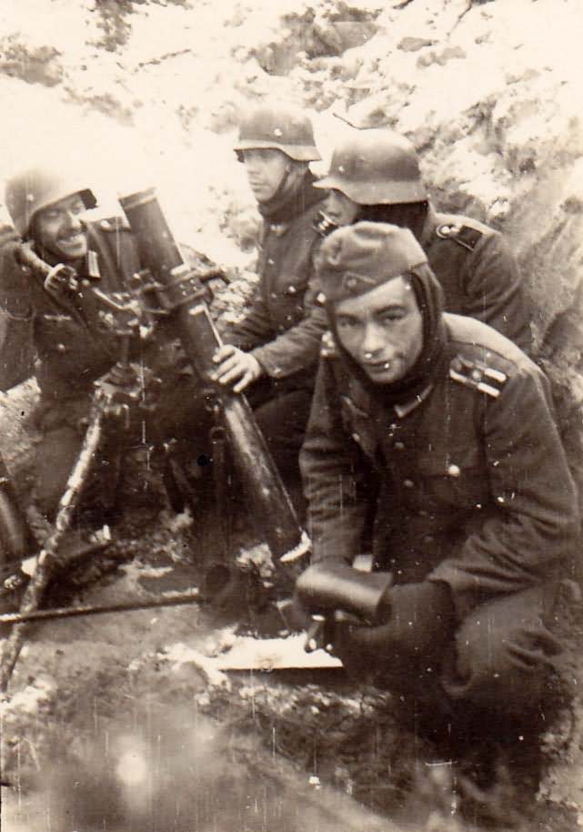 Wehrmacht soldiers with 8cm Granatwerfer Gr.W 34