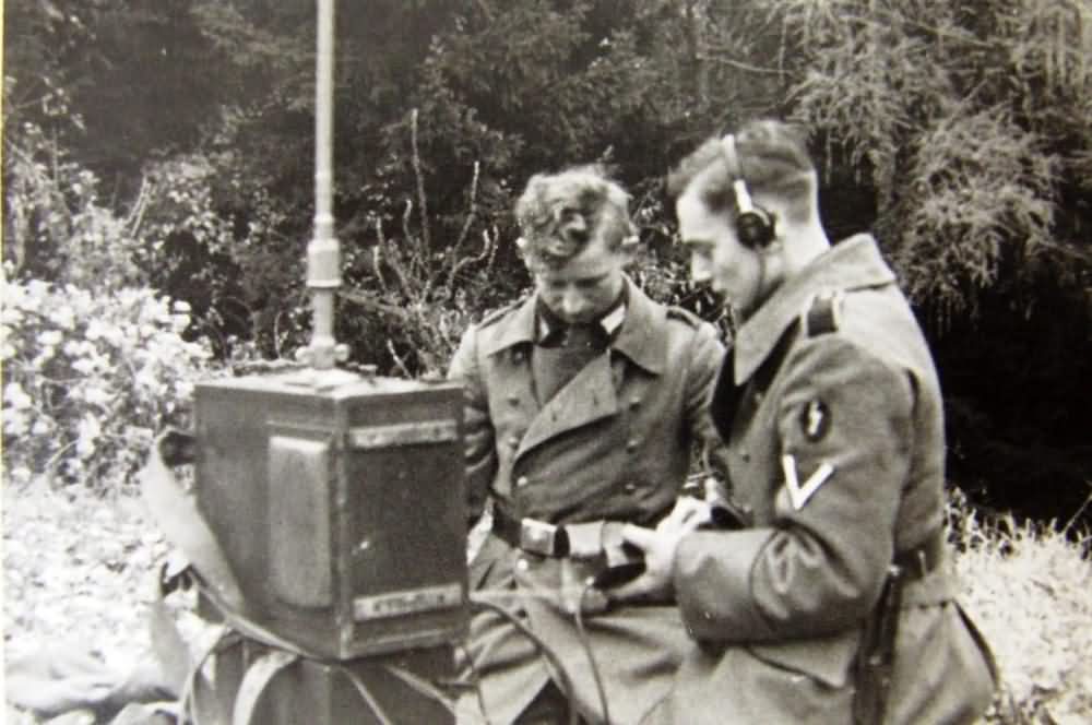 Wehrmacht radio team in field