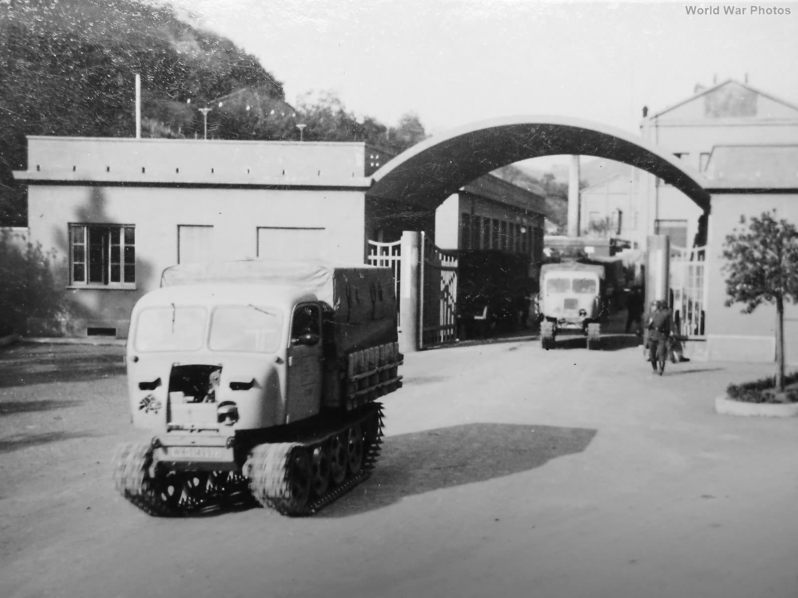 Raupenschleppers of the le.Art.Abt.(RSO) 733 1943