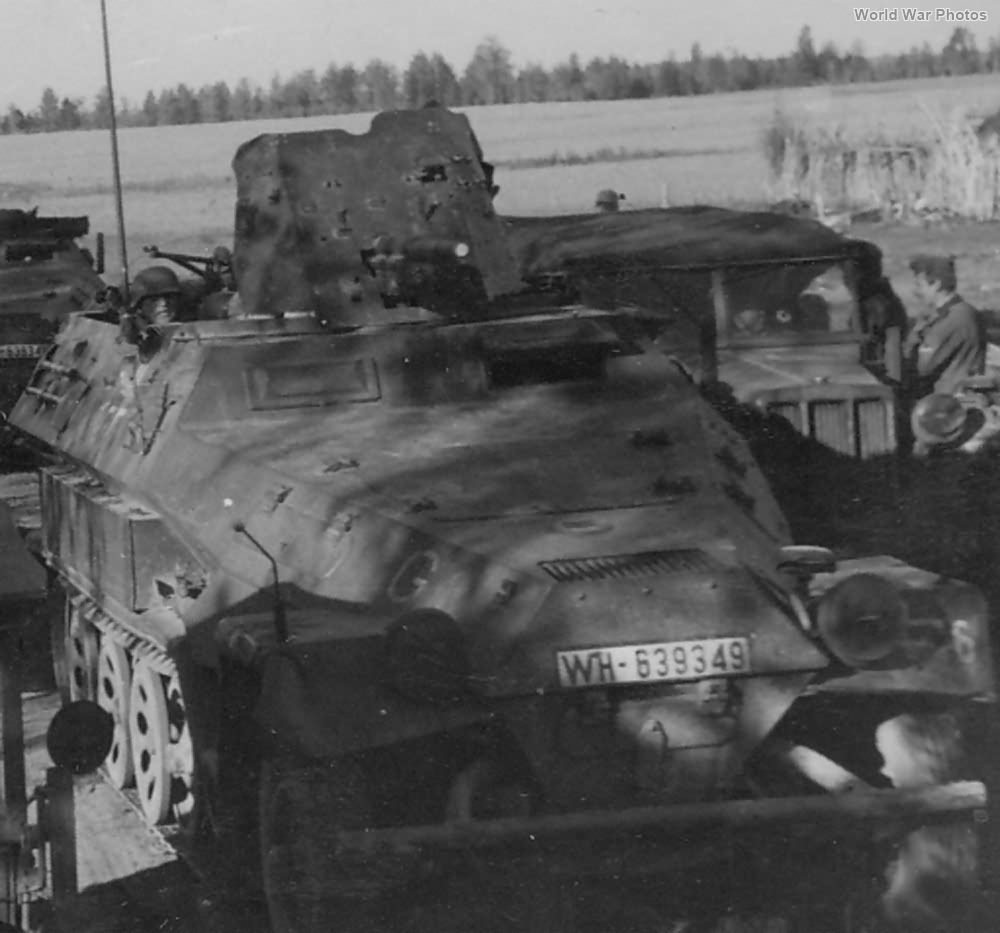 SdKfz 251/10 WH-639349 | World War Photos