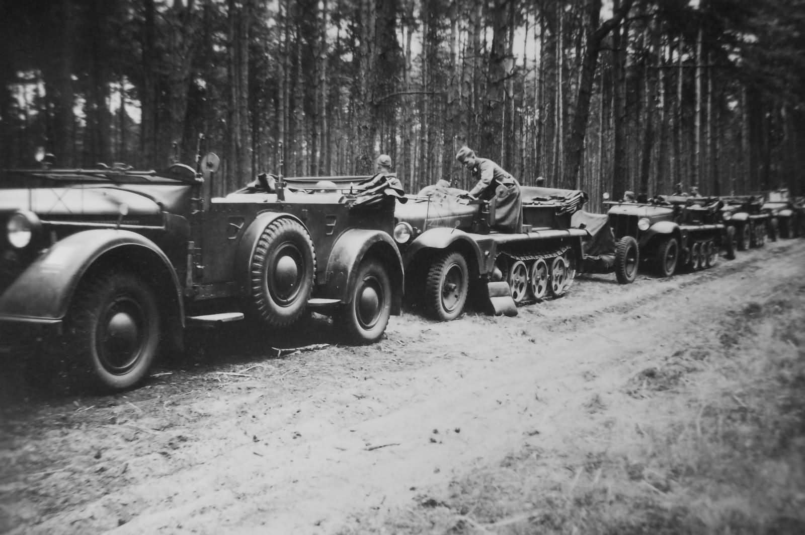 1to Zugkraftwagen SdKfz.10 halftracks and Horch 901 PKW