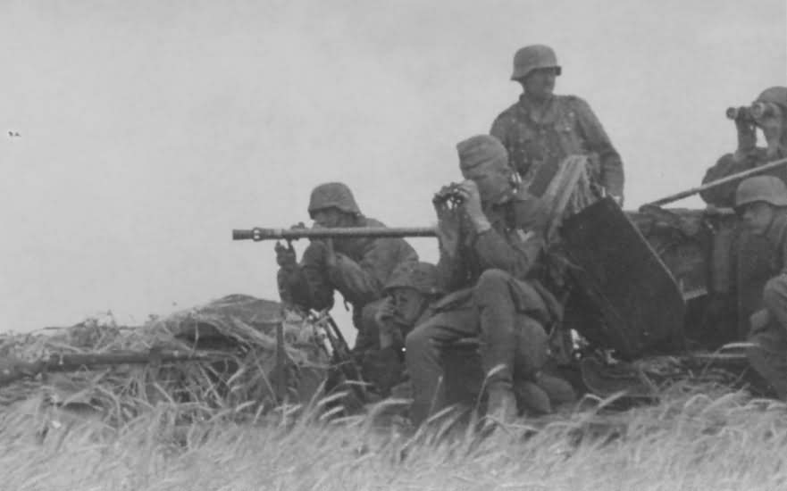 2 cm flakvierling 30 on SdKfz 10 4