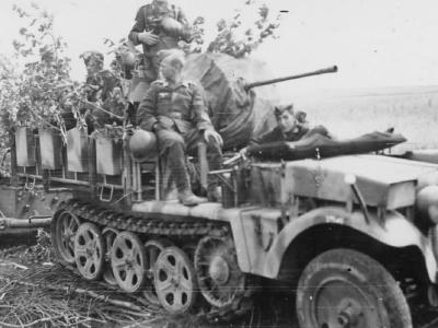 2cm FlaK auf Fahrgestell Zugkraftwagen 1t Sd.Kfz.10/4