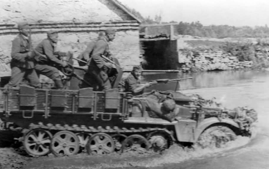 SdKfz 10/4 haltrack in Russia