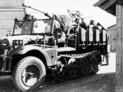 SdKfz 10/4 haltrack in Russia photo