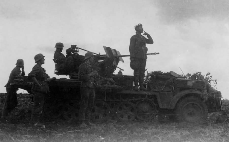 SdKfz 10/4 with 2cm flak 30