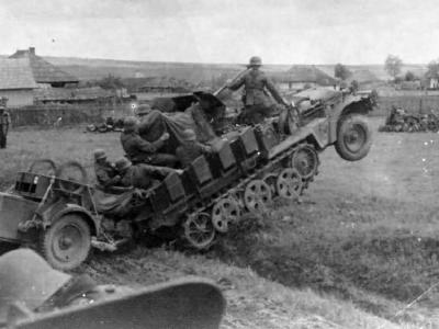 SdKfz 10/4 with Sd Ah 51