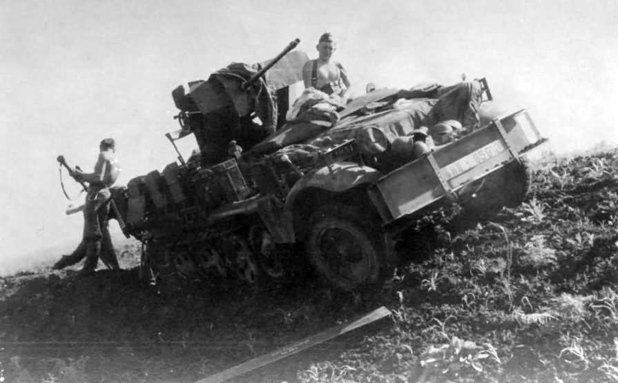 SdKfz 10/4 with flak 30 AA gun