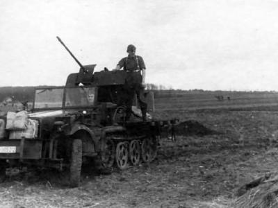 SdKfz 10/4 Wehrmacht halftrack with 20 mm flak