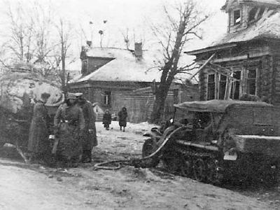 SdKfz 10 being refuelled – Eastern Front