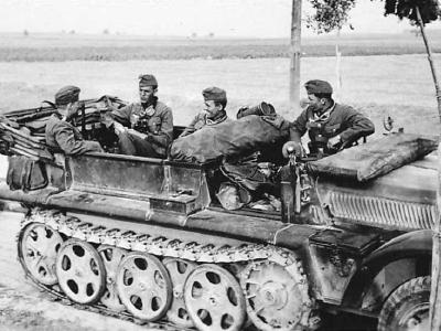 SdKfz 10 towing gun