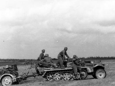 SdKfz 10 with 28/32 cm Nebelwerfer 41 1942-1943 2