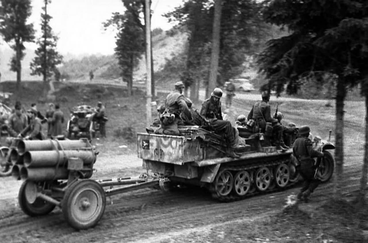 SdKfz 10 with Nebelwerfer 1944