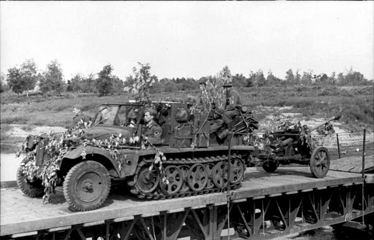 SdKfz 10 with Pak 38 (5 cm Panzerabwehrkanone 38 (L/60)) 1942