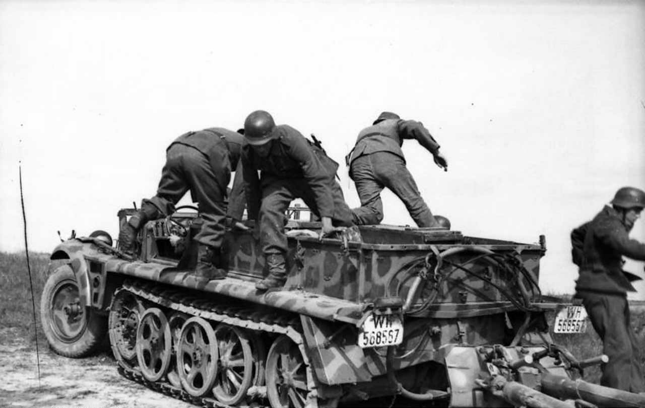 SdKfz 10 WH-568557 with Pak 1944 – Eastern Front
