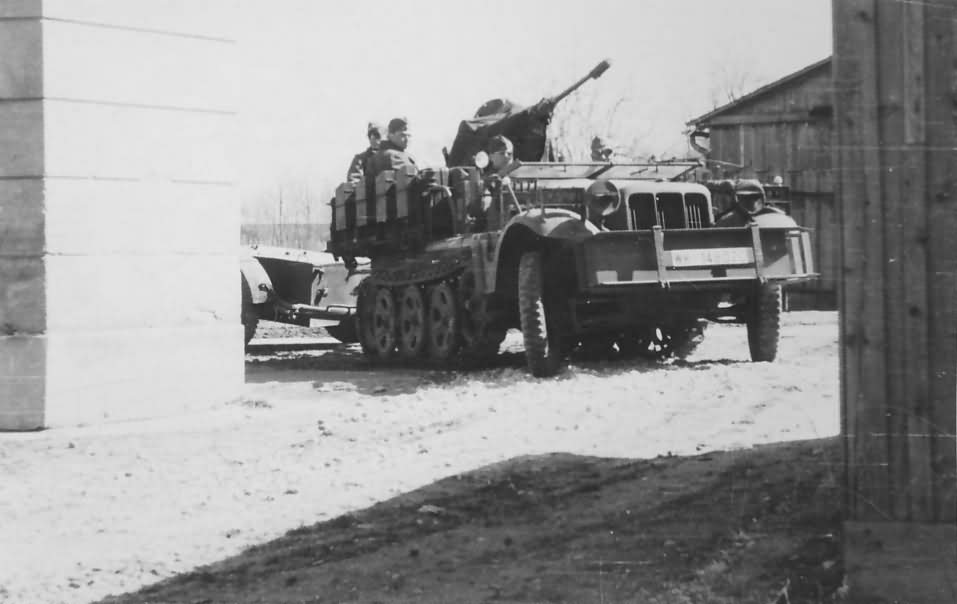 Sd Kfz 10 4 flak 30 Russia