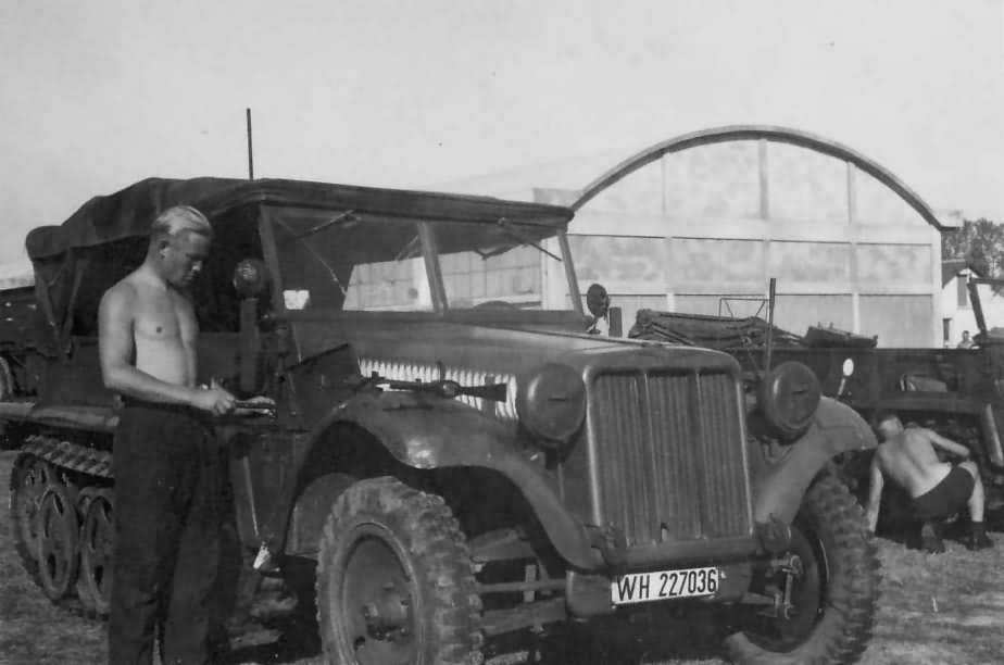 Sd Kfz 10 leichter Zugkraftwagen 1t Demag D7 WH-227036