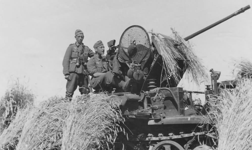 german halftrack SdKfz 10/4 flak model 3