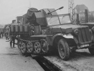 german halftrack SdKfz 10/5 flak model 4