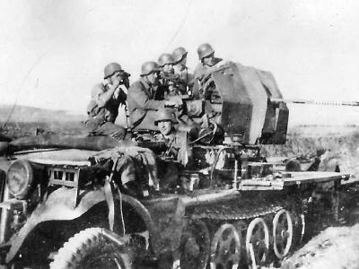 Sd.Kfz. 10/5 and crew