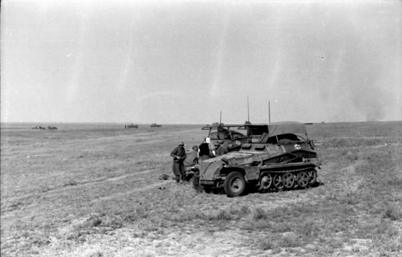 14 танковая. 24 Танковая дивизия вермахта. БТР SD KFZ 250. 24-Я танковая дивизия. 3 Моторизованная дивизия вермахта 1942.