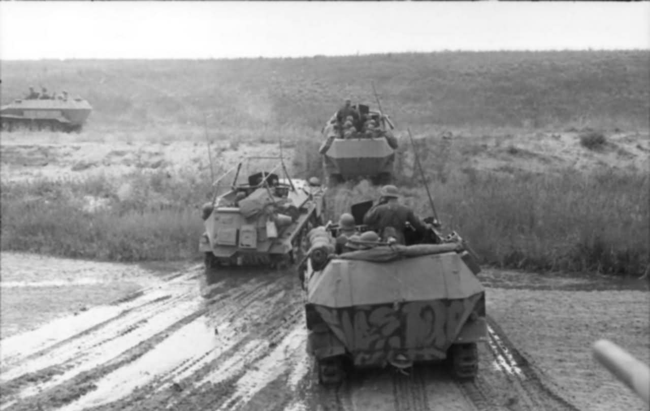 SdKfz 250 and SdKfz 251 armoured halftracks eastern front south 1942