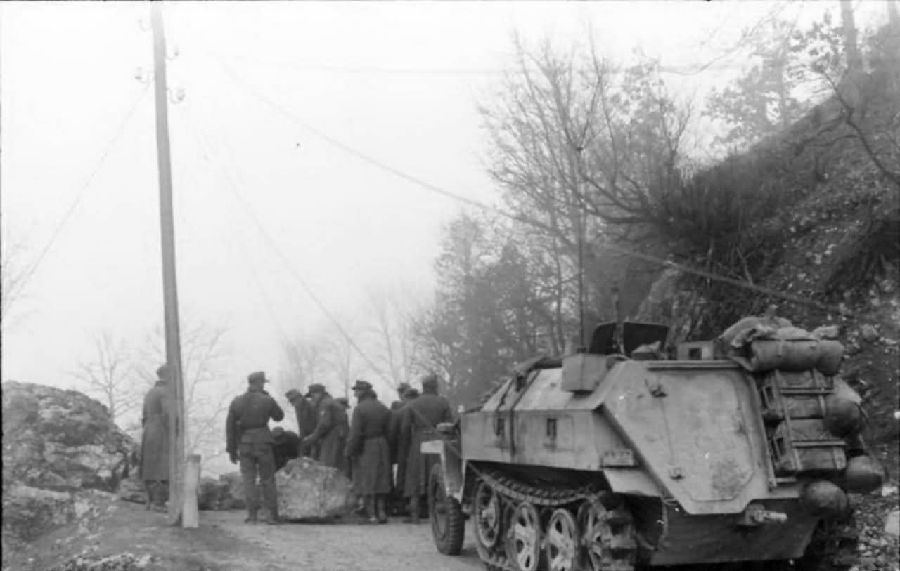 SdKfz 250 neu rear view Balkans 1943