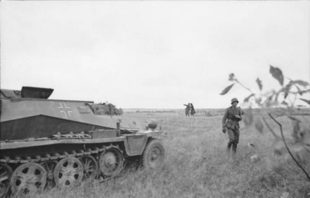 SdKfz 253 side view eastern front 1941.jpg