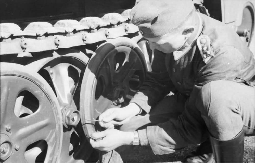 Sd Kfz 250 maintenance 1942
