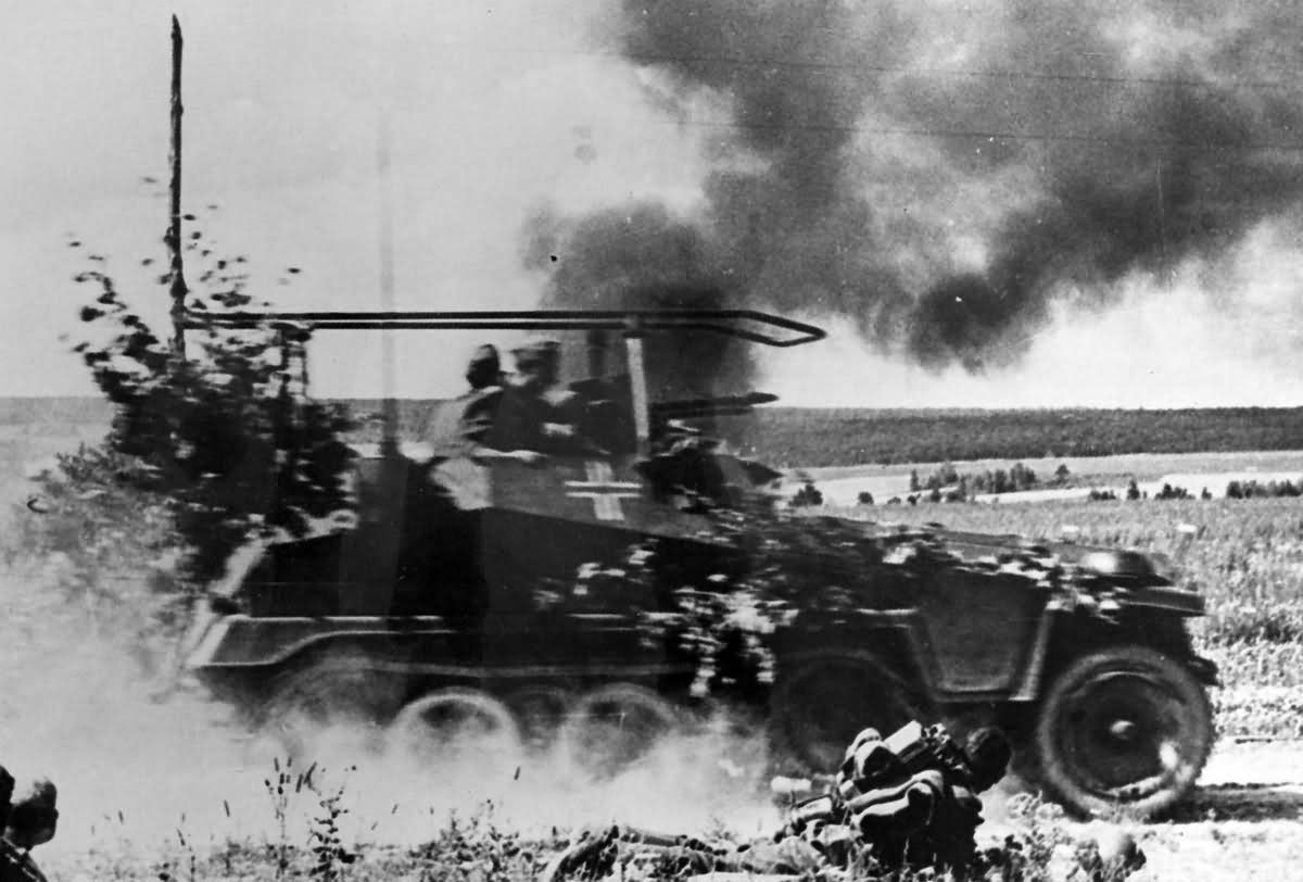 German armoured personnel carrier Sdkfz 250/3 in action