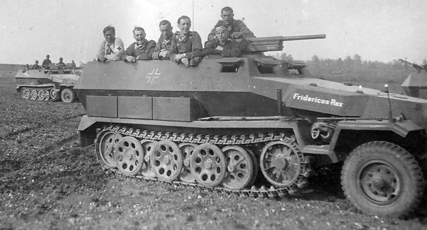 SdKfz 251/10 Ausf C named Fredericus Rex | World War Photos