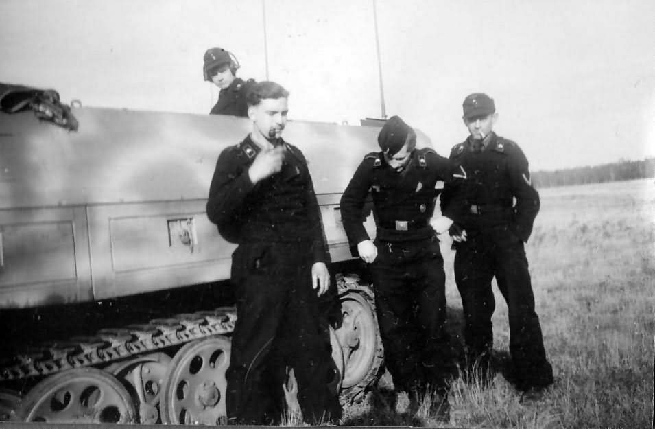 Sd.Kfz. 251/3 ausf D 6