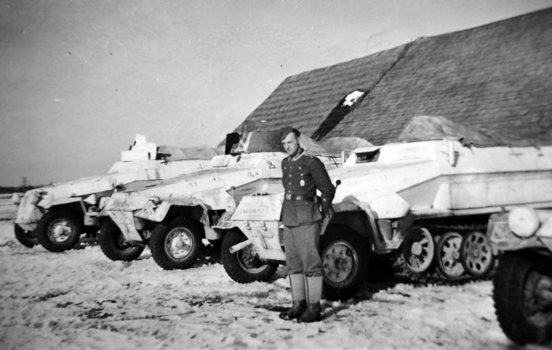 SdKfz 251 Ausf B with winter camo