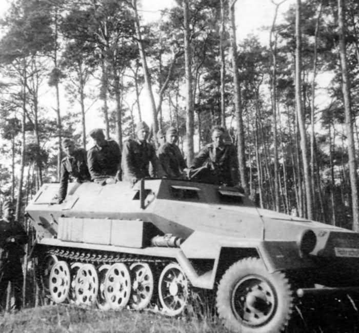 SdKfz 251 ausf A – armoured personnel carrier