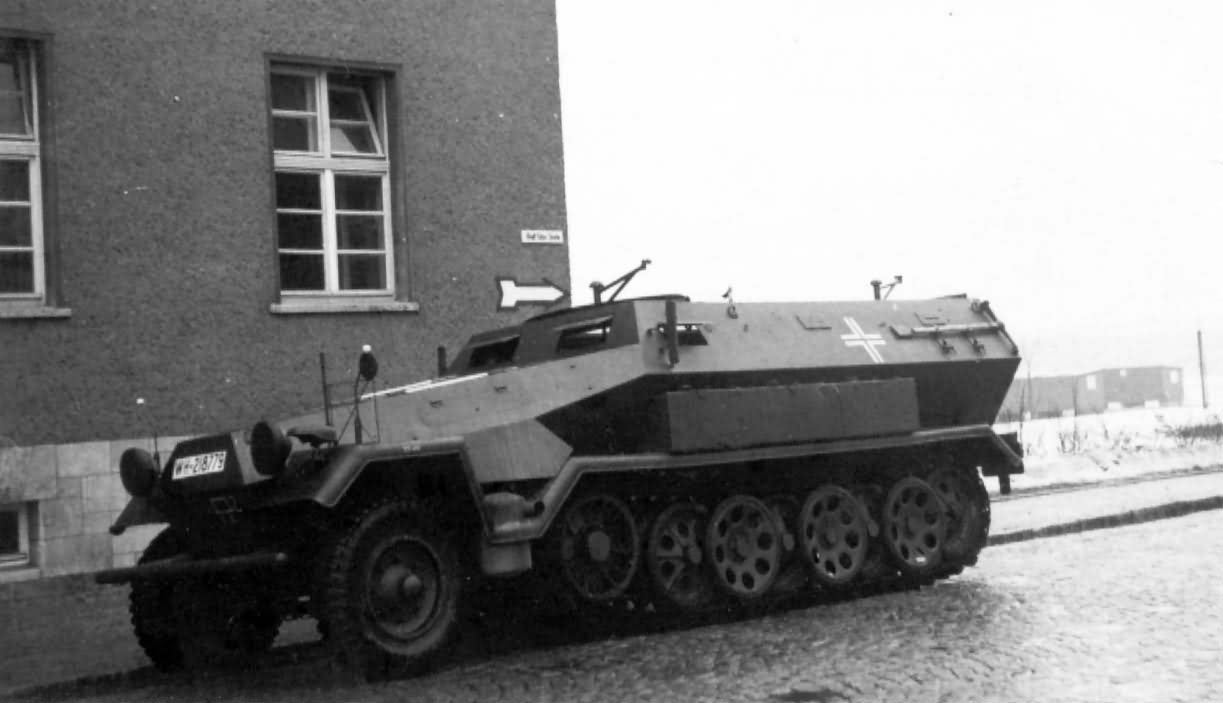 SdKfz 251 ausf A half track 2