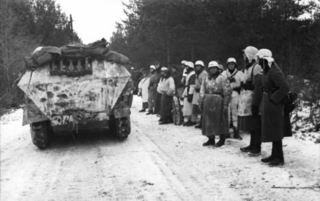 Sd.Kfz. 251 Ausf B Schutzenpanzerwagen winter Russsia 1941 2