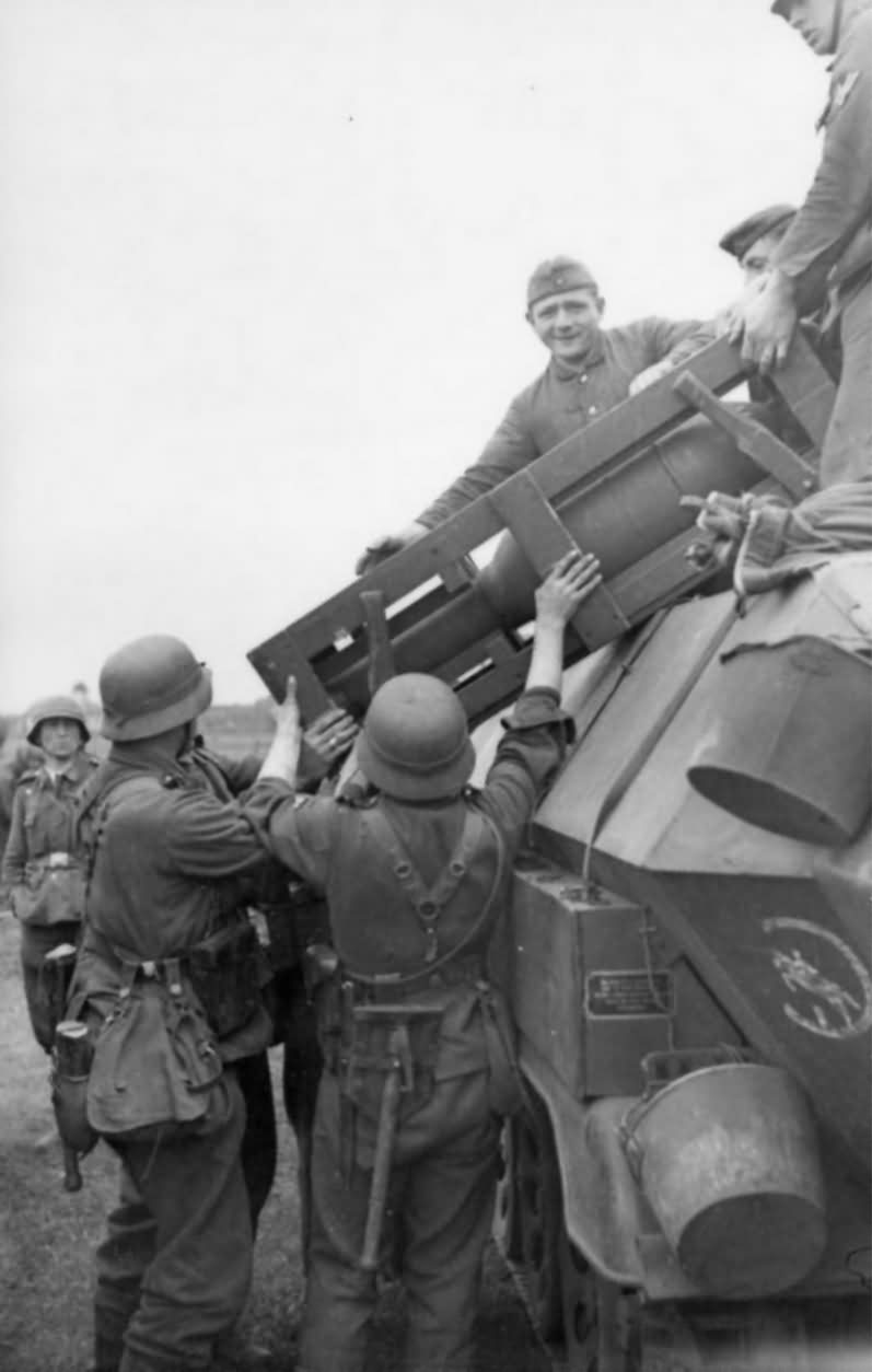 Sd Kfz 251 Stuka zu Fuss 24th Panzer Division eastern front 1942 2