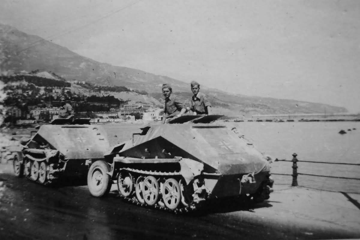 German light armoured ammunition carrier SdKfz 252