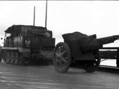 SdKfz 6 towing 10,5 cm leFH 18