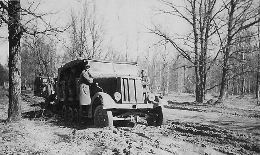 Wehrmacht medium halftrack SdKfz 6 4