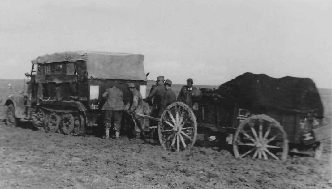 Sdkfz 6 during the Russian „Rasputitsa” muddy season